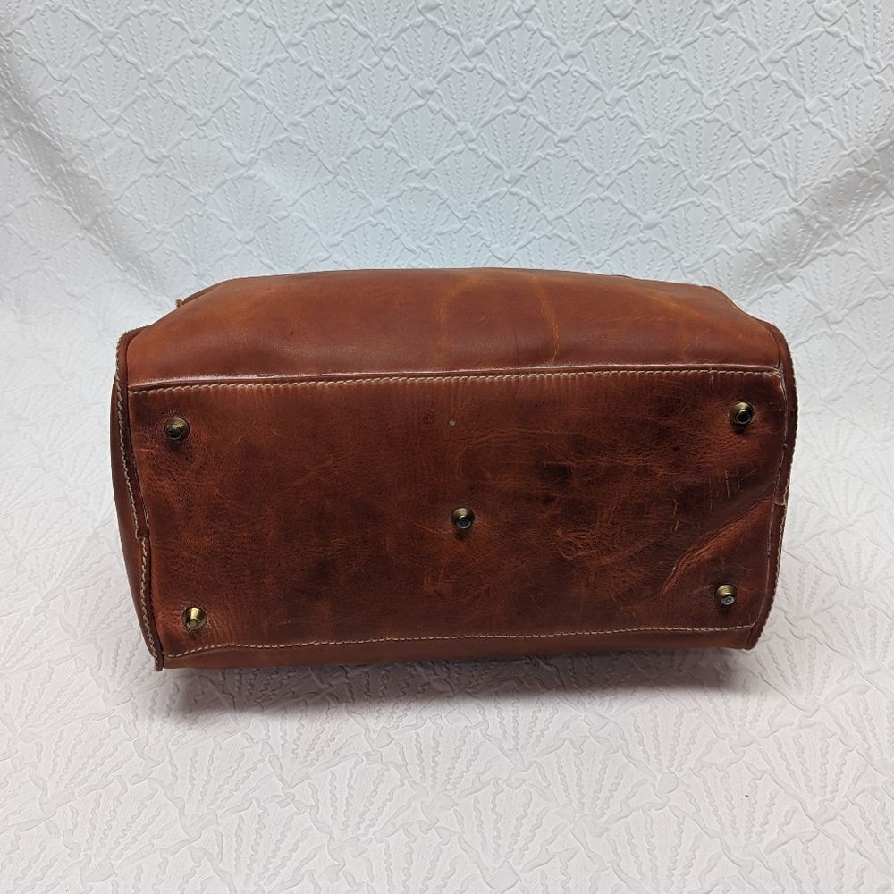 GAYA | Leather Chain Satchel - Picture 11 of 12